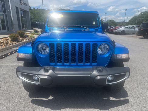 Used 2022 Jeep Gladiator Sport AWD/4WD image 3