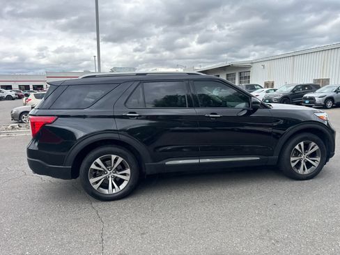 Used 2020 Ford Explorer Platinum w/ Premium Technology Package AWD/4WD image 12