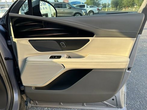 Used 2024 Lincoln Nautilus Reserve image 21