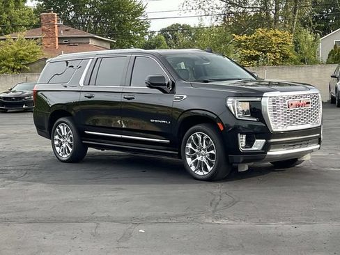 Used 2022 GMC Yukon XL Denali AWD/4WD image 7