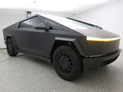 Used 2024 Tesla Cybertruck AWD Crew Cab image 2
