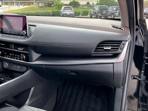 Certified 2023 Nissan Rogue SV image 19