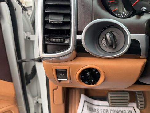 Used 2014 Porsche Cayenne Turbo S image 32
