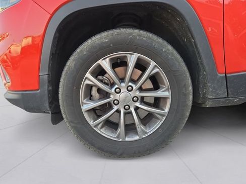 Used 2021 Jeep Cherokee Latitude Lux w/ Sun & Sound Group AWD/4WD image 9