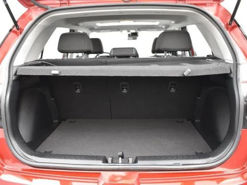 Used 2025 Hyundai Venue SEL FWD image 16