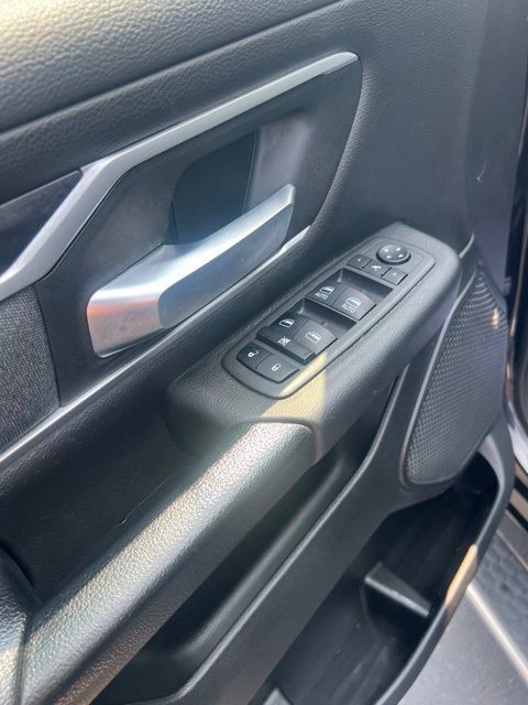 Used 2022 RAM 1500 4x4 Crew Cab image 25