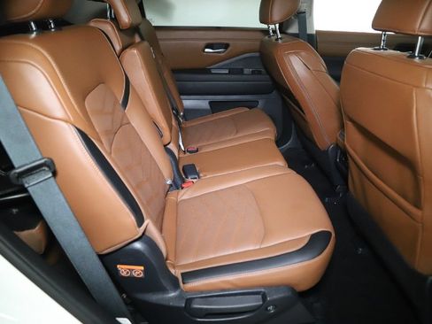 Certified 2024 Nissan Pathfinder Platinum w/ Cargo Package AWD/4WD image 37