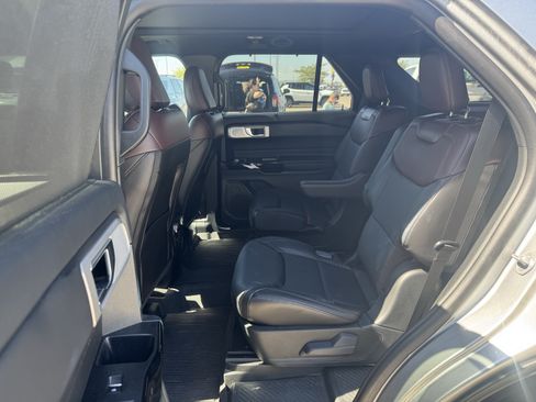 Used 2023 Ford Explorer Platinum w/ Technology Package AWD/4WD image 9