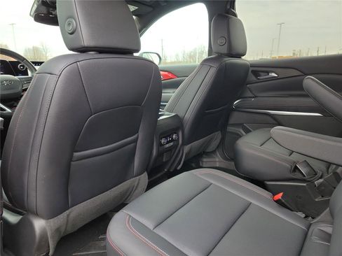 Used 2025 Chevrolet Traverse Z71 w/ Driver Confidence Package image 14