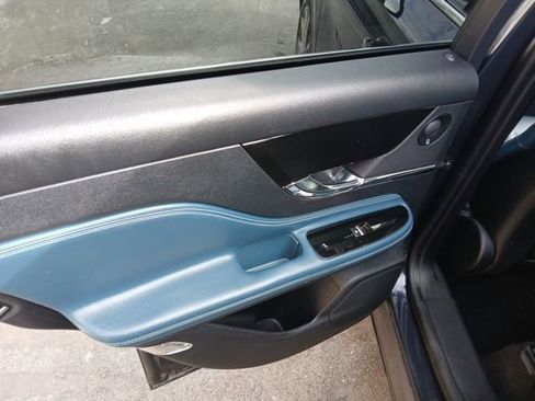 Used 2020 Lincoln Corsair Reserve image 22