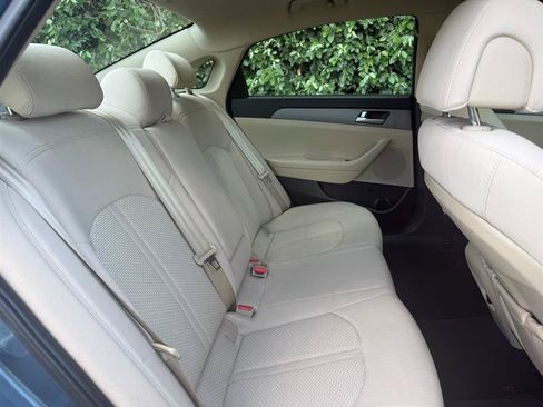 Used 2017 Hyundai Sonata SE FWD image 17