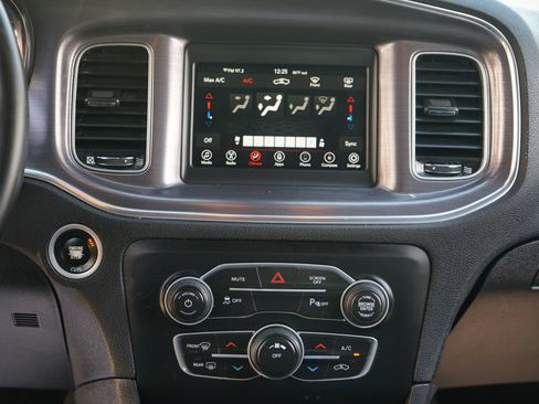 Used 2018 Dodge Charger SXT RWD image 17