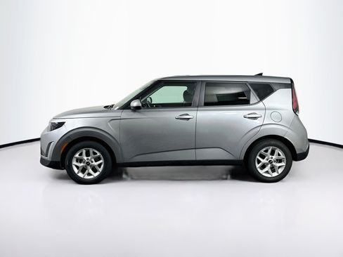 Used 2024 Kia Soul LX w/ Option Group 015 FWD image 4