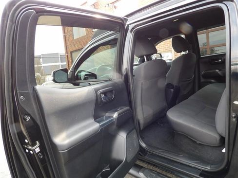 Used 2018 Toyota Tacoma TRD Off-Road image 11