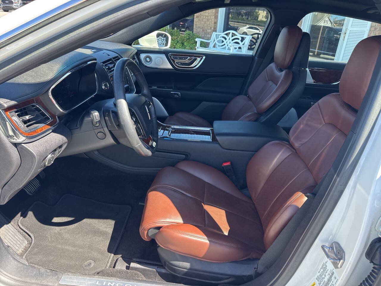 Used 2020 Lincoln Continental Reserve w/ Luxury Package AWD/4WD image 17