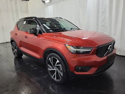 Used 2022 Volvo XC40 T5 R-Design w/ Advanced Package