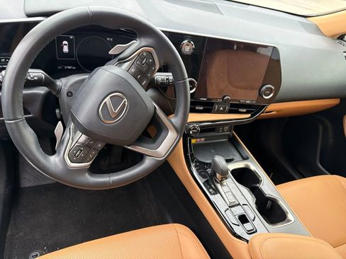 Used 2025 Lexus NX 250 FWD w/ Accessory Package (2T) image 11
