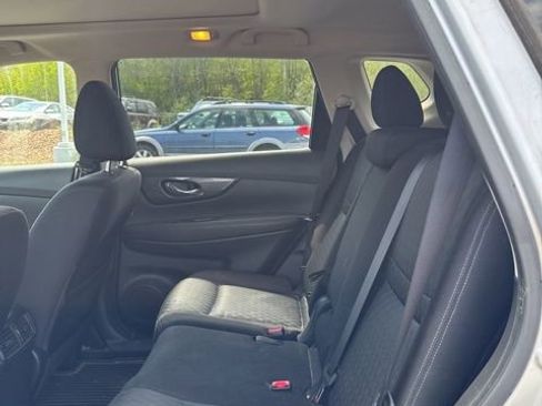 Used 2020 Nissan Rogue SV w/ Sun & Sound Touring Package AWD/4WD image 10