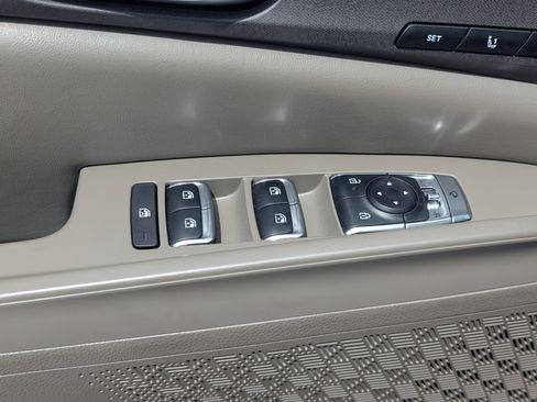 Certified 2025 Kia Carnival EX FWD image 22