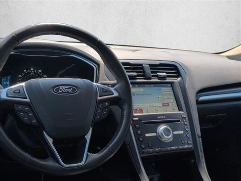 Used 2018 Ford Fusion Titanium AWD/4WD image 13