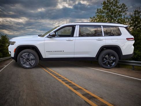 New 2025 Jeep Grand Cherokee L Altitude image 6