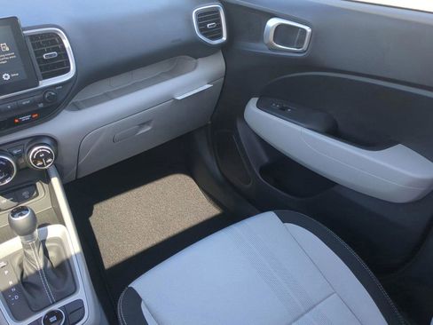 New 2025 Hyundai Venue SEL FWD image 16