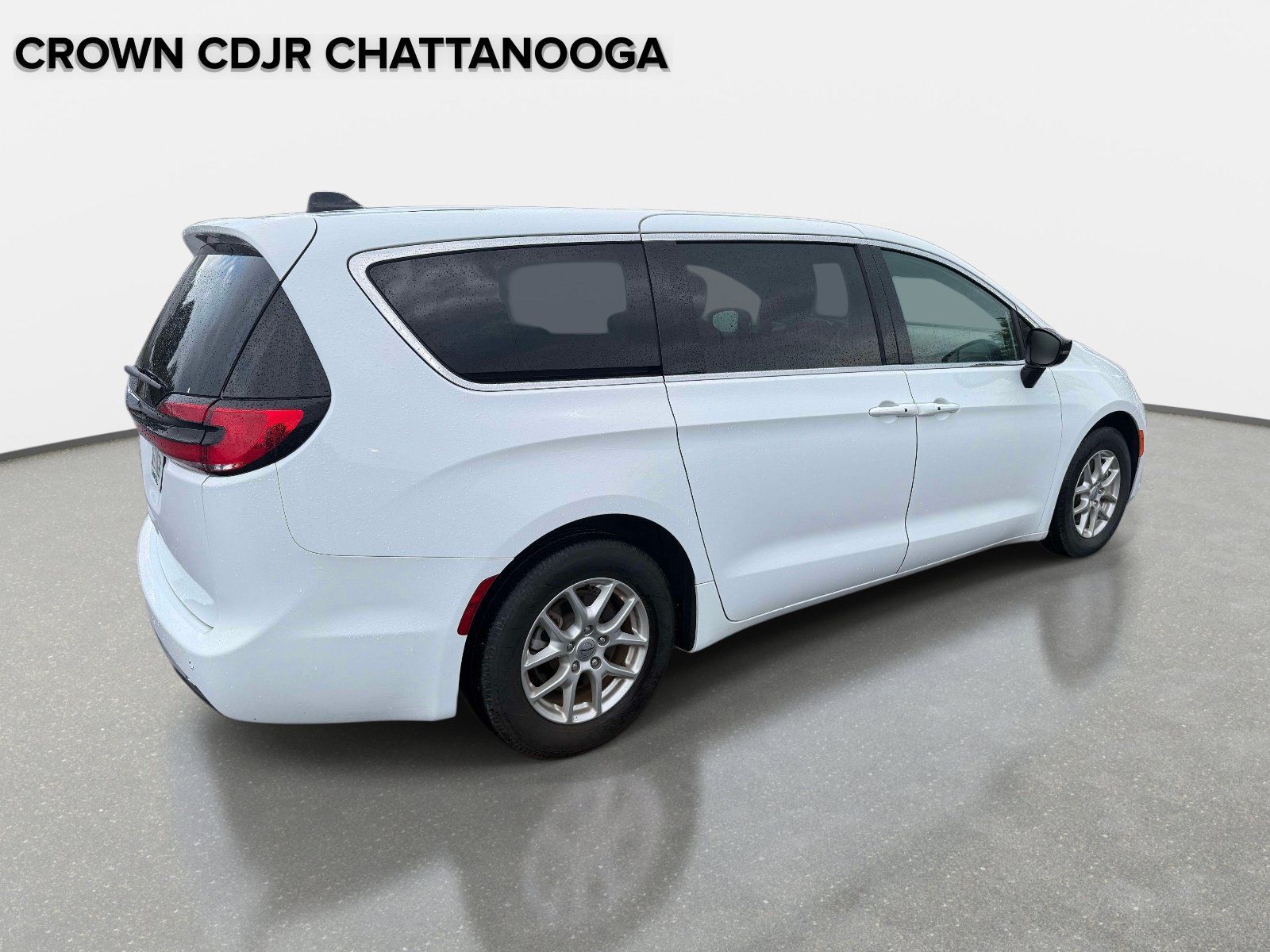 Used 2025 Chrysler Pacifica Select FWD image 4