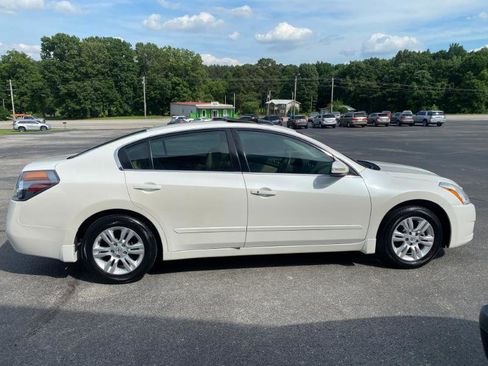 Used 2010 Nissan Altima 2.5 S w/ Convenience Plus Pkg FWD image 5