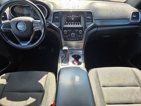 Used 2018 Jeep Grand Cherokee Laredo AWD/4WD image 24