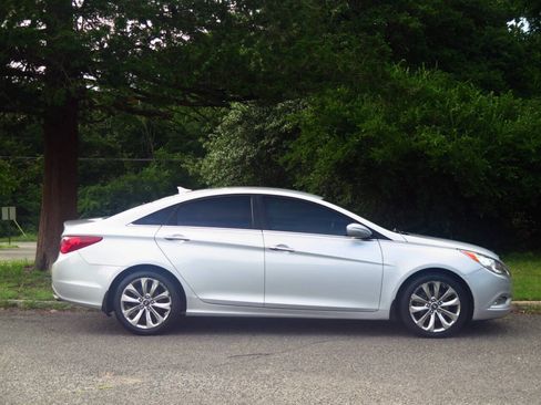 Used 2011 Hyundai Sonata SE FWD image 6