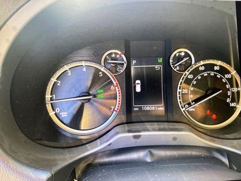 Used 2020 Lexus GX 460 Premium w/ Premium Package image 6