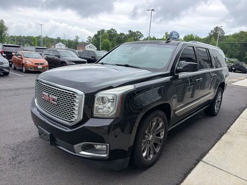 Used 2015 GMC Yukon XL Denali w/ Premium Package AWD/4WD image 31