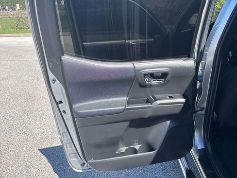 Used 2023 Toyota Tacoma TRD Off-Road w/ Technology Package AWD/4WD image 28