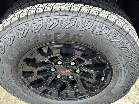 New 2026 GMC Canyon Elevation w/ Convenience Package RWD image 11