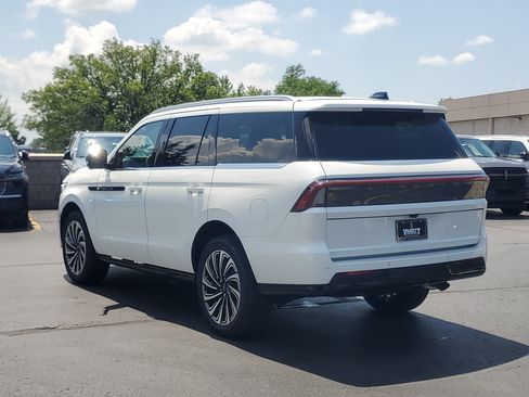 New 2027 Lincoln Navigator Black Label AWD/4WD image 3