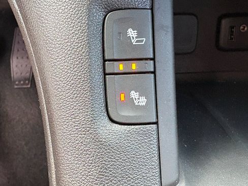 Used 2018 GMC Acadia SLE FWD image 18