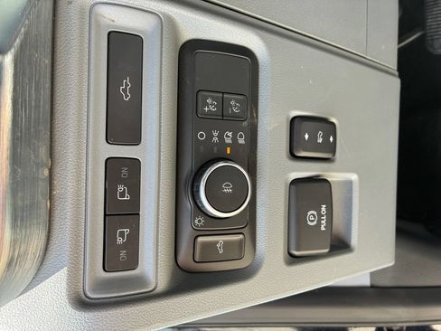 Used 2022 Ford F150 Lariat w/ FX4 Off-Road Package AWD/4WD image 33