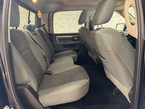 Used 2019 RAM 1500 Classic SLT w/ Luxury Group image 12