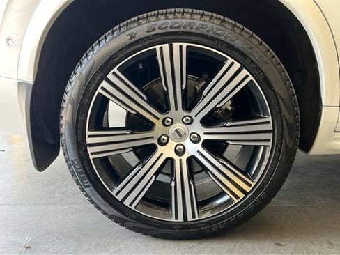 Used 2023 Volvo XC90 B6 Ultimate AWD/4WD image 13