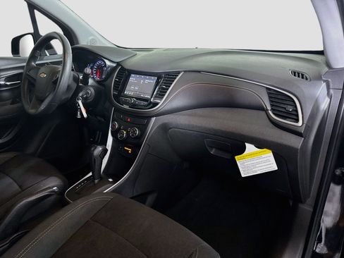 Used 2019 Chevrolet Trax LS FWD image 28