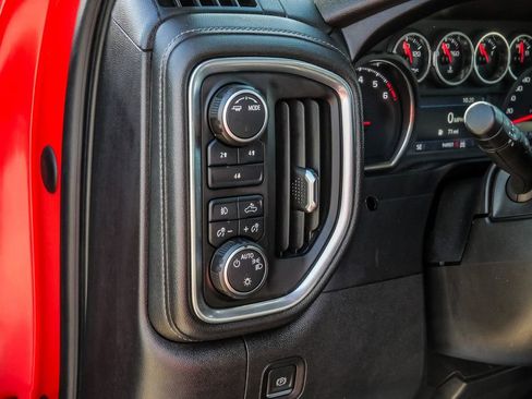 Used 2022 Chevrolet Silverado 2500 LT w/ Convenience Package image 24