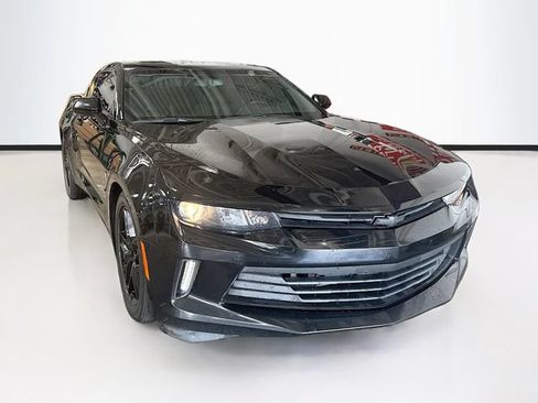 Used 2017 Chevrolet Camaro LT RWD image 3