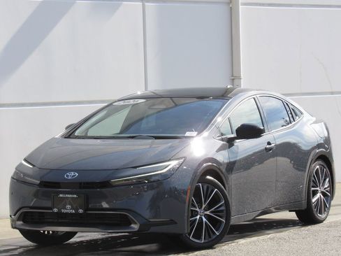 Used 2026 Toyota Prius XLE image 1