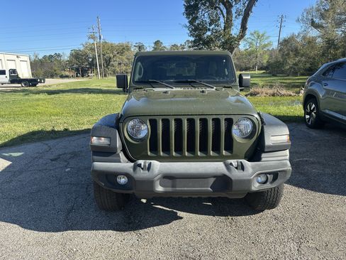 Used 2020 Jeep Wrangler Sport image 2