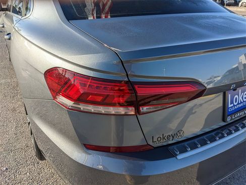 Used 2021 Volkswagen Passat 2.0T SE image 10