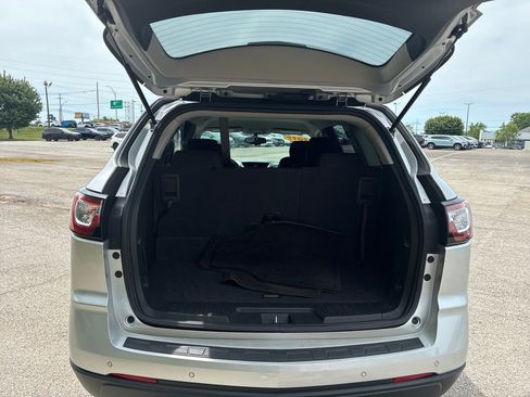 Used 2017 Chevrolet Traverse LT w/ Style and Technology Package FWD image 21