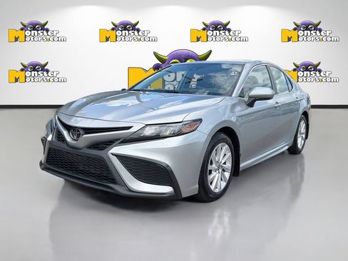 Used 2023 Toyota Camry SE FWD image 1