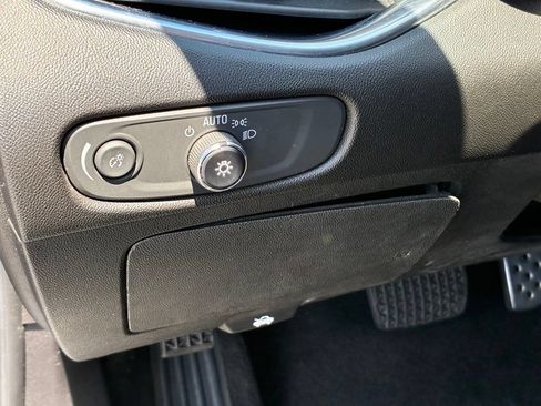 Used 2016 Chevrolet Malibu LT FWD image 18