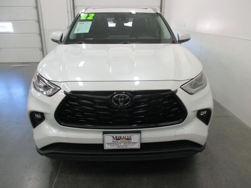 Used 2022 Toyota Highlander Limited image 8