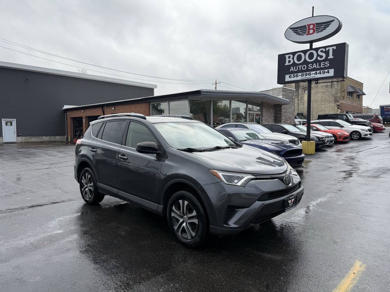 Used 2017 Toyota RAV4 LE AWD/4WD image 1